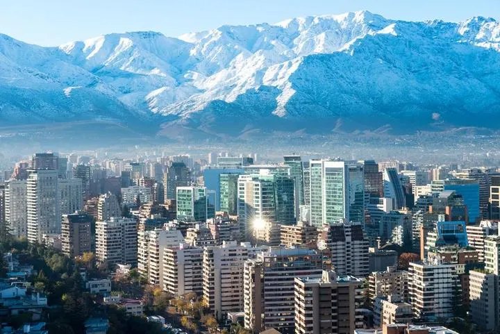 Santiago de Chile – Skyline vor den schneebedeckten Anden