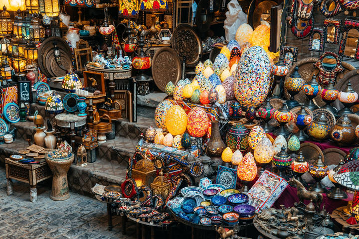 Kunsthandwerk, Mosaiklampen und Keramik im Khan el-Khalili Basar in Kairo — Luxusreise Ägypten Kunsthandwerk, Mosaiklampen und Keramik im Khan el-Khalili Basar in Kairo — Luxusreise Ägypten