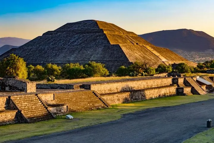 Sonnenpyramide von Teotihuacán bei Mexiko-Stadt