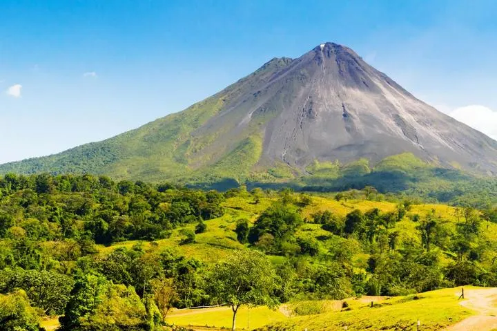 Arenal-Vulkan Costa Rica – ikonischer Kegel und Nebelwald